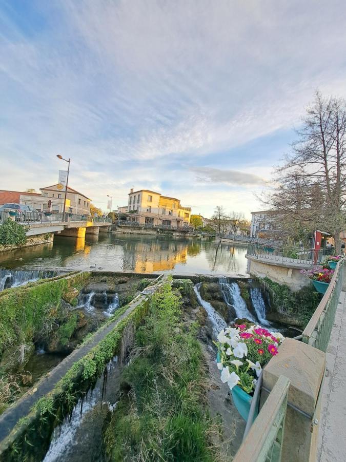 Le Studio De La Place Chalier LʼIsle-sur-la-Sorgue Exterior foto