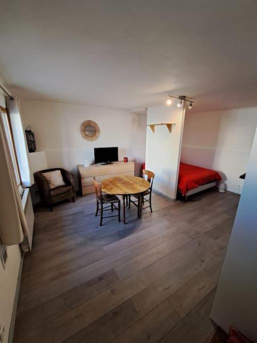 Le Studio De La Place Chalier LʼIsle-sur-la-Sorgue Exterior foto